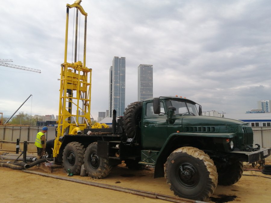 Буровая установка на объекте ЖК «Событие-4», Москва