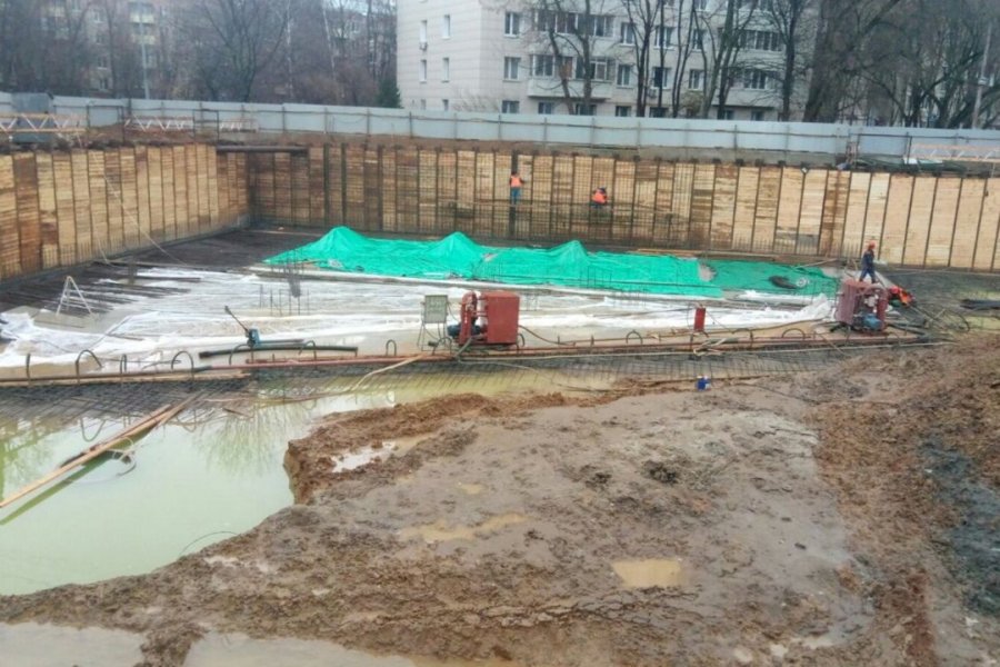 Водопонижение скважинами: Комплекс апартаментов с подземной парковкой